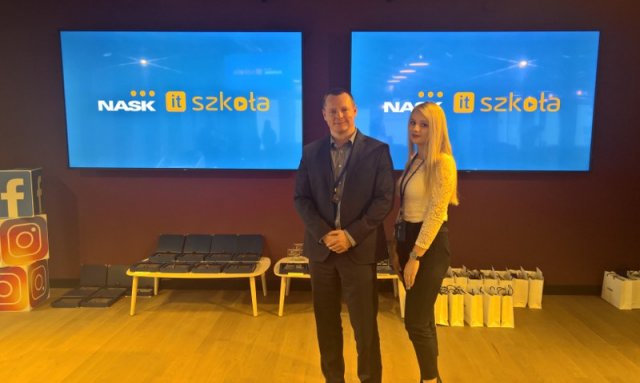 Uczennica I LO na Gali IT-Szkoły NASK w Warszawie